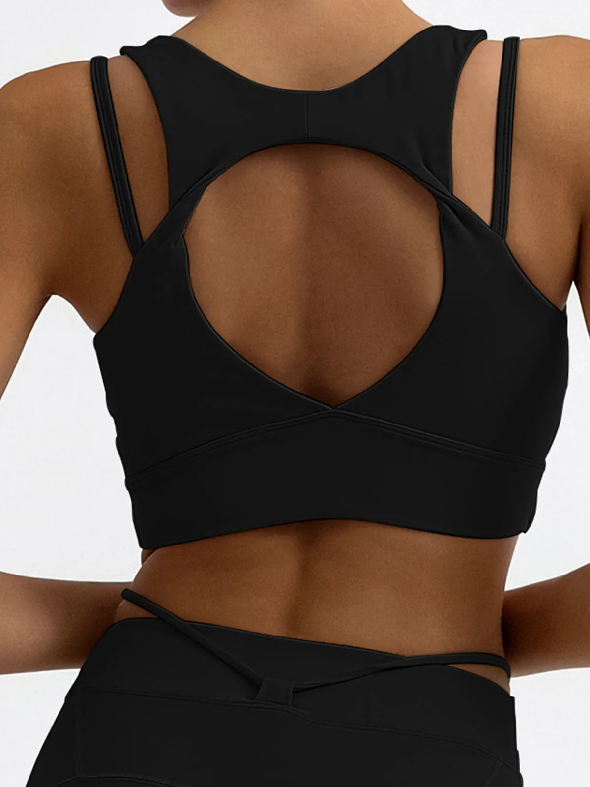 ZASUWA Female Twist Cutout Sports Bras